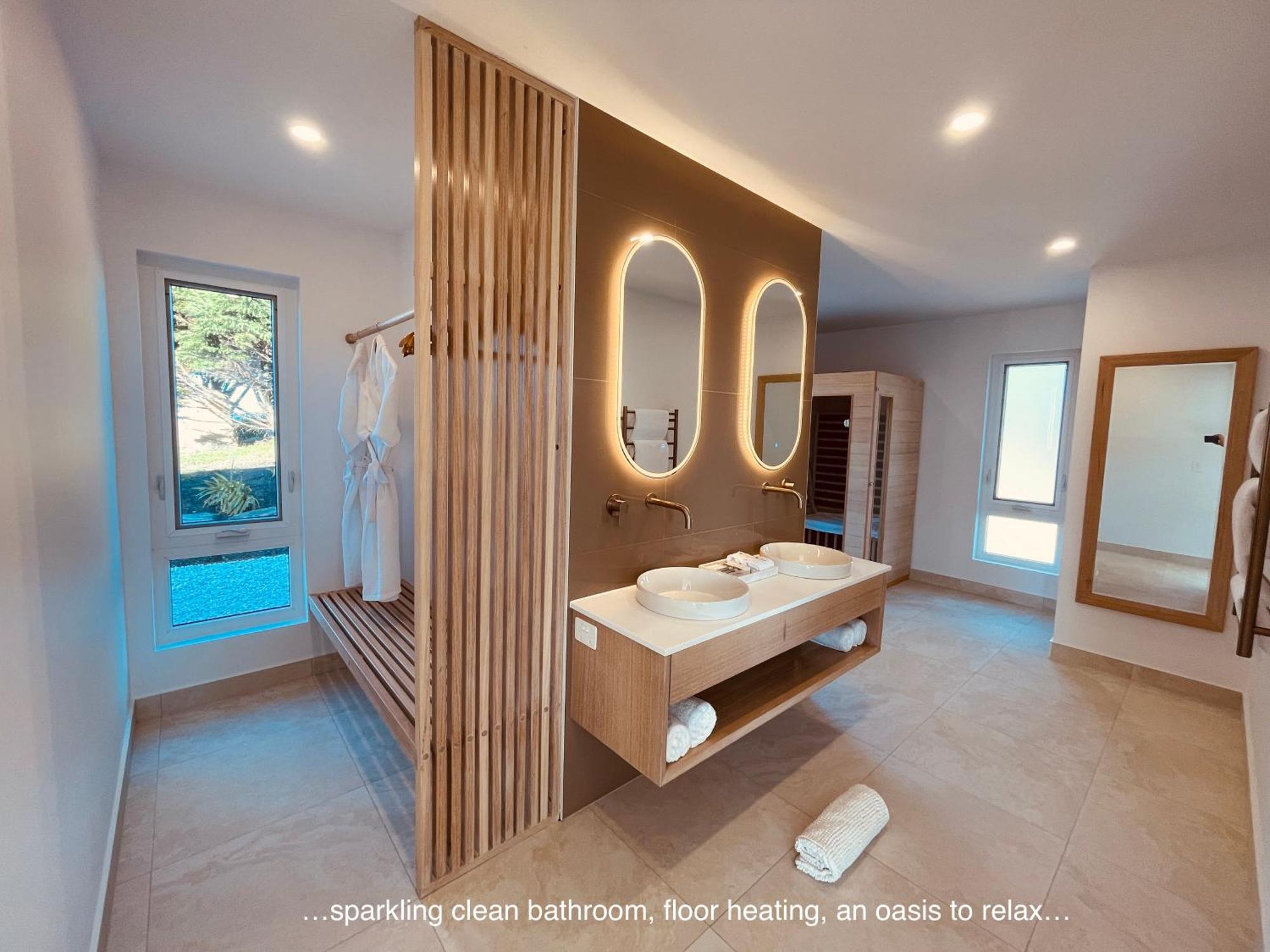 Saltwater - Absolute Oceanfront, Fire Pits, Some Villas With Hot Tubs And Sauna Falmouth ภายนอก รูปภาพ
