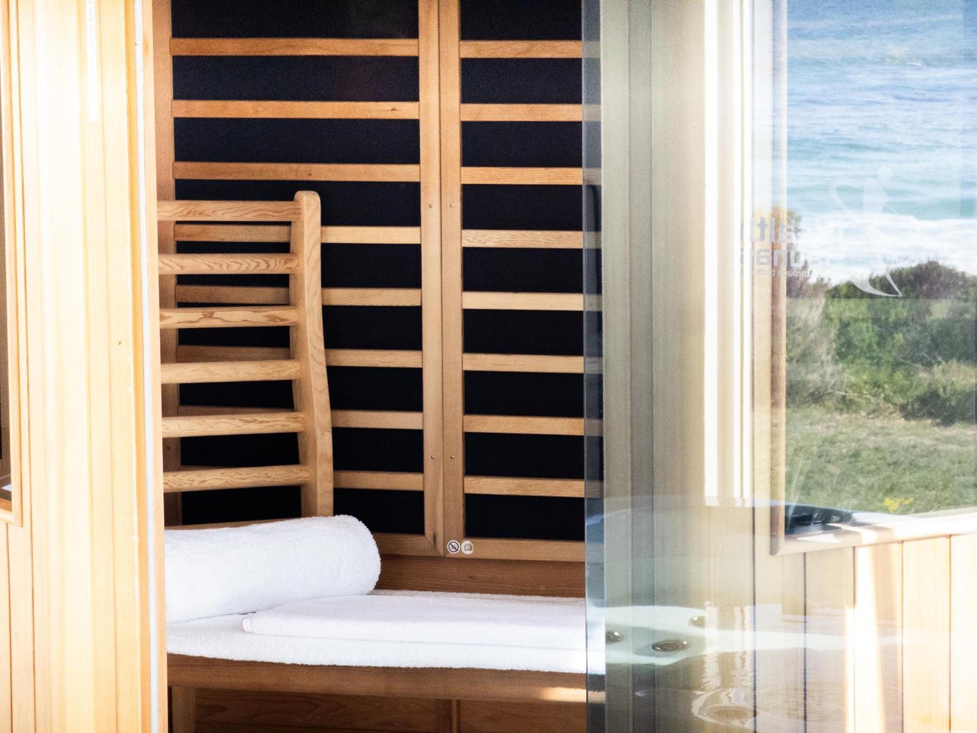 Saltwater - Absolute Oceanfront, Fire Pits, Some Villas With Hot Tubs And Sauna Falmouth ภายนอก รูปภาพ