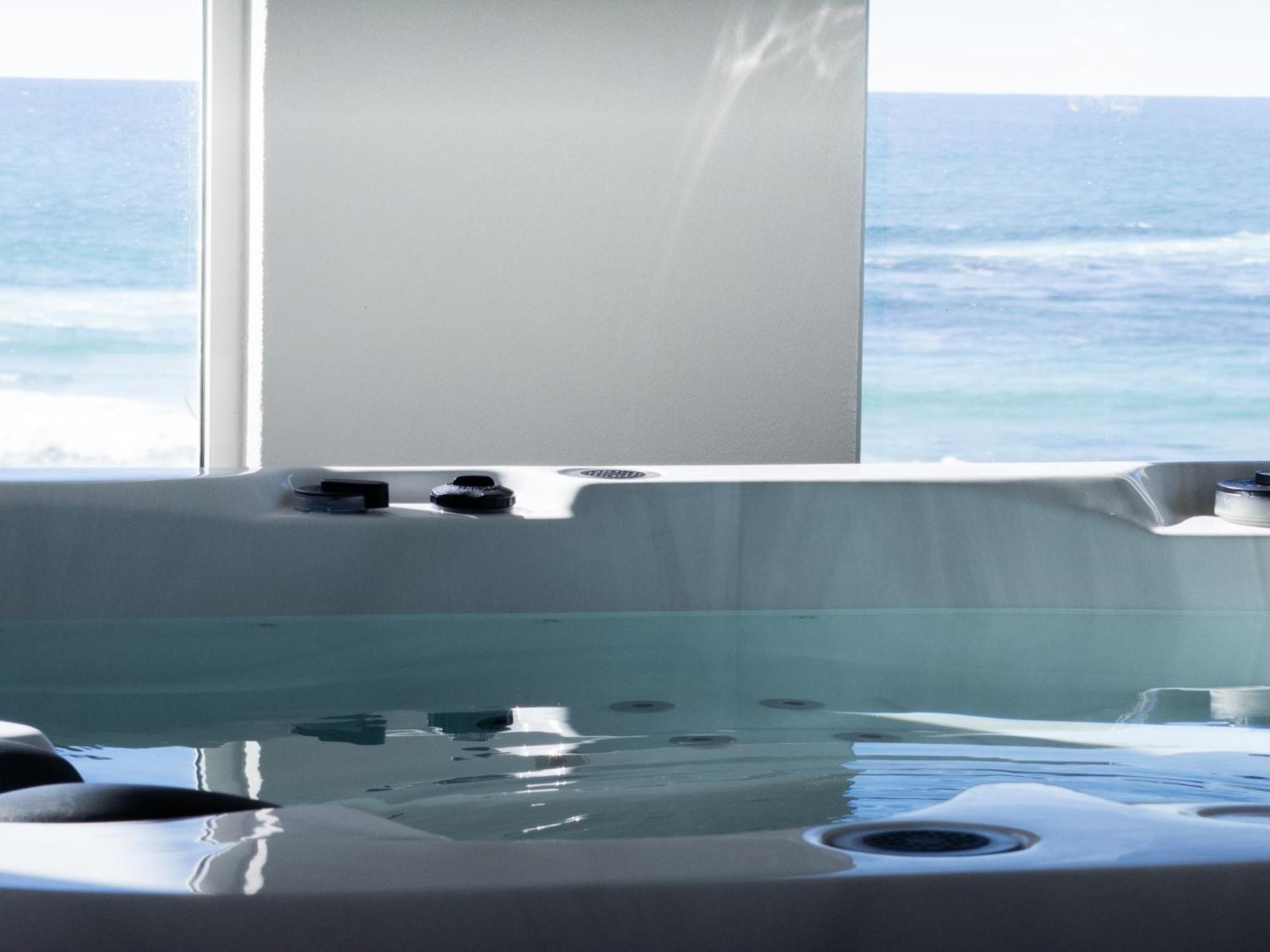 Saltwater - Absolute Oceanfront, Fire Pits, Some Villas With Hot Tubs And Sauna Falmouth ภายนอก รูปภาพ